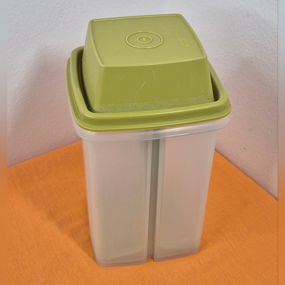 Vintage Tupperware Pickle Keeper 1330-8 - Picture 4 of 10